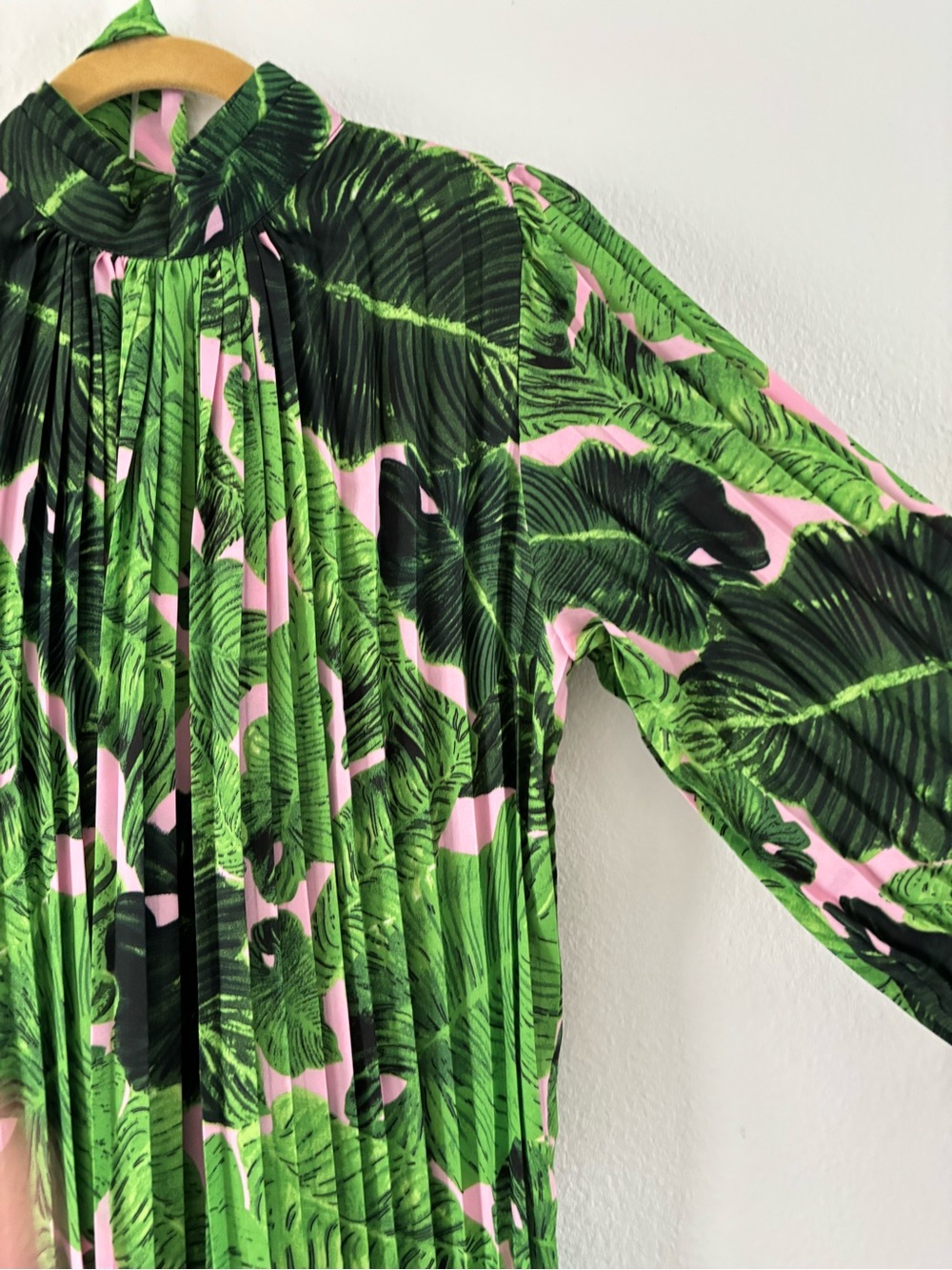 Beulah Tropical Green & Pink Leaf Print Pleated Maxi Dress - Picture 4 of 11